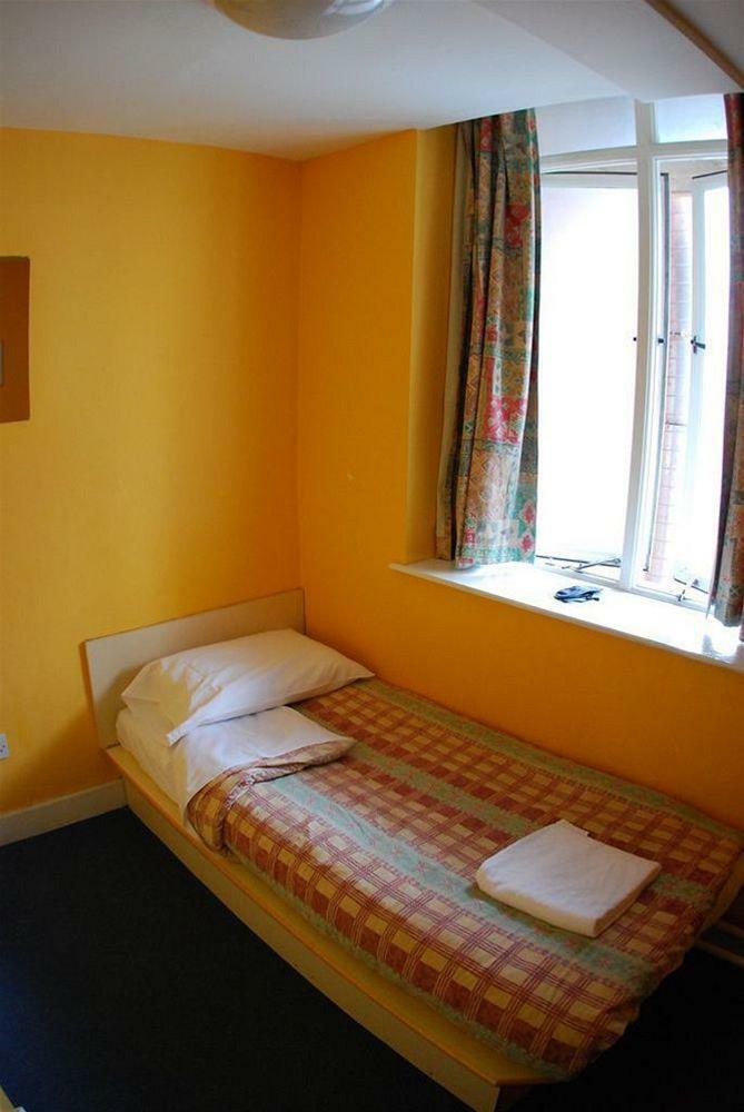 Avalon House Hostal